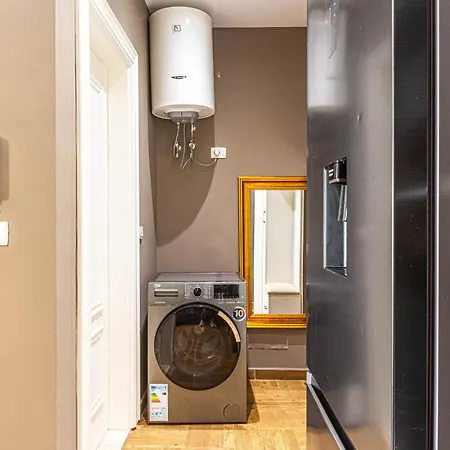 Apartment Brownie Luxury 2 With Balcony Full Kitchen 3 Min To